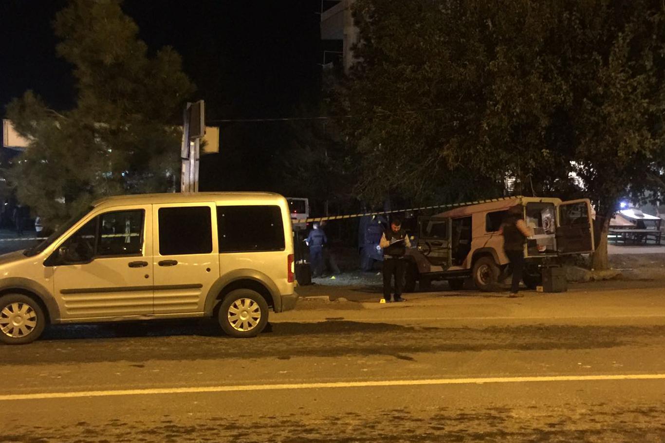 Diyarbakır’da polis aracına roketatarlı saldırı: 2 yaralı